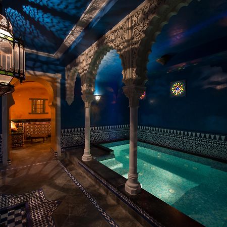 ホテル マノス プルミエール Saint-Gilles エクステリア 写真